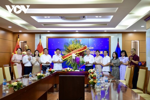 Bộ trưởng Nguyễn Mạnh Hùng và lãnh đạo nhiều bộ, ngành thăm và chúc mừng VOV - ảnh 3