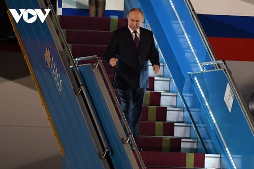 Những hình ảnh đầu tiên chuyến thăm của Tổng thống Nga Putin tới Việt Nam - ảnh 5