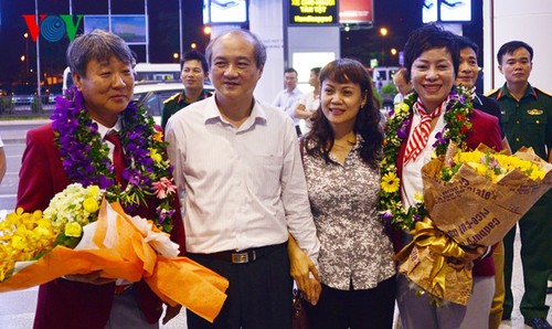 Olympic gold medalist Hoang Xuan Vinh welcomed home - ảnh 12