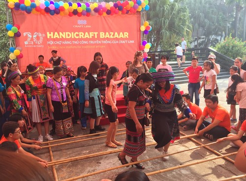 Bazaar brings minorities’ traditional handicrafts to urban dwellers - ảnh 1