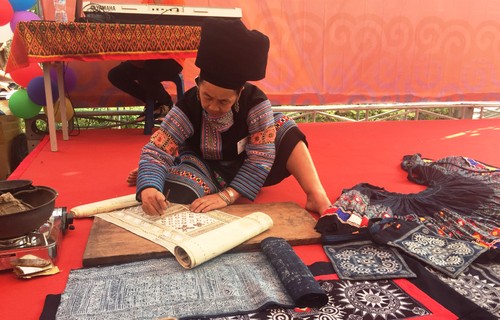 Bazaar brings minorities’ traditional handicrafts to urban dwellers - ảnh 2