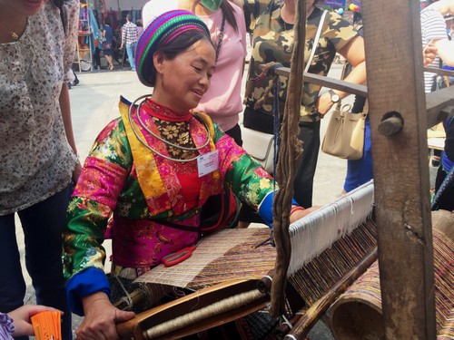 Bazaar brings minorities’ traditional handicrafts to urban dwellers - ảnh 6