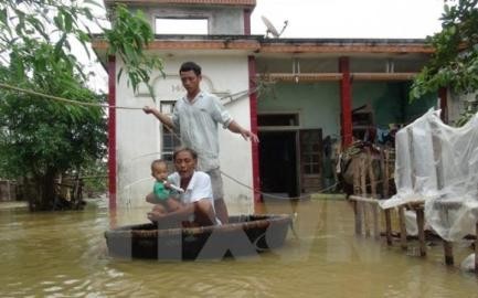 中部の洪水被害者に義捐金456億ドンを支援 - ảnh 1