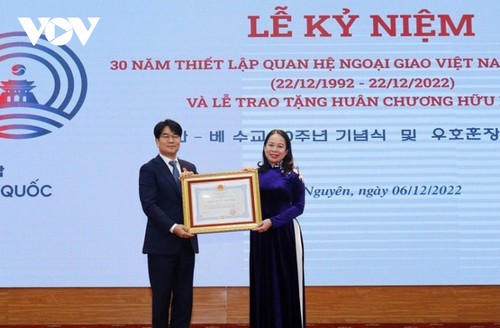 ベトナム・韓国外交関係樹立30周年記念式典 タイグエン省で開催 - ảnh 1