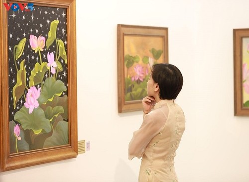 연꽃의 아름다움의 기리는 예술 전시회 - ảnh 8