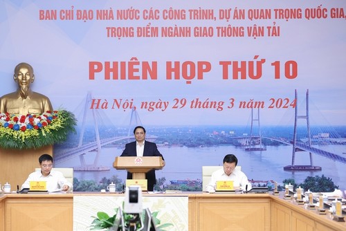 チン首相、交通運輸部門の重点的プロジェクト指導国家委員会第10回会議を主催 - ảnh 1