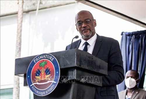 ハイチで新たな暫定首相が就任 治安悪化の中、政権移行に向けて - ảnh 1