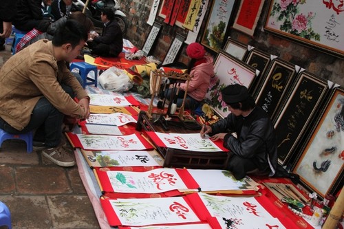 Visiting "Ong Do" street to have New Year's wishes written down - ảnh 1