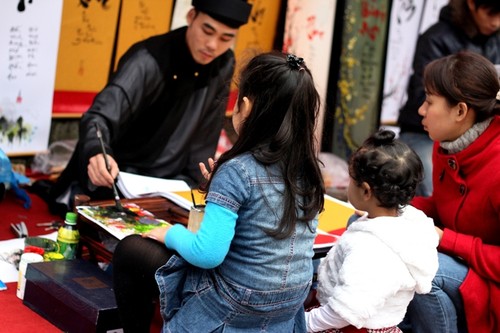 Visiting "Ong Do" street to have New Year's wishes written down - ảnh 4