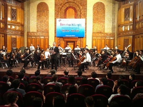 纪念越韩建交20周年音乐晚会在北宁省举行 - ảnh 1