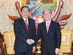 阮生雄会见老挝党政领导人 - ảnh 1