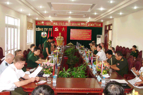 各国驻越大使馆武官高度评价越南的民族和宗教自由政策 - ảnh 1