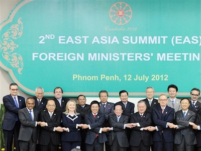 越南代表团出席东亚峰会和东盟地区论坛外长会议 - ảnh 1