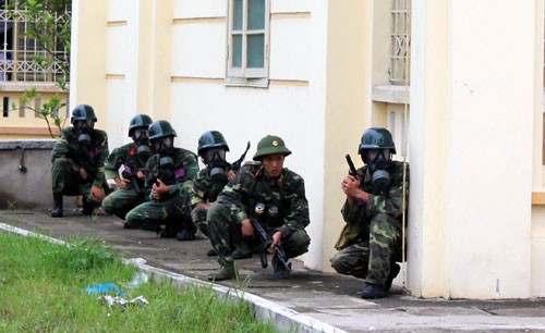 越南国会对国防安全教育法草案和反恐法草案进行审查 - ảnh 1
