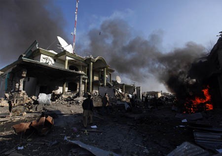 阿富汗自杀式连环爆炸袭击造成至少36人死亡 - ảnh 1