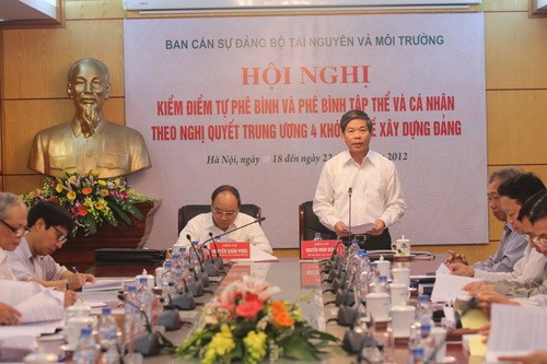阮春福出席资源环境部党委批评和自我批评会议 - ảnh 1