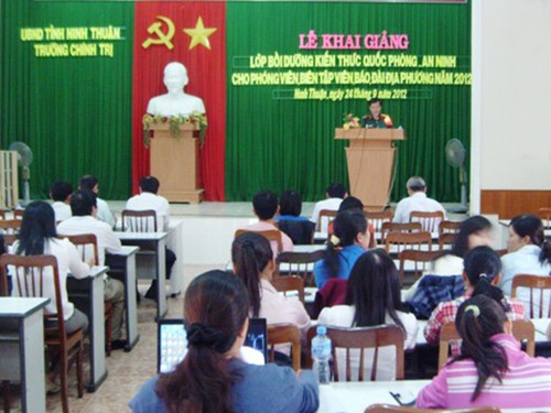 越南国防学院举行第46届国防安全知识培训班开学典礼 - ảnh 1