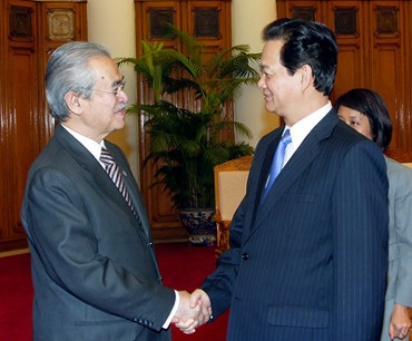 阮晋勇会见马来西亚前总理巴达维 - ảnh 1
