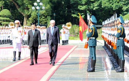 越南国家主席张晋创与欧洲理事会主席范龙佩举行会谈 - ảnh 1