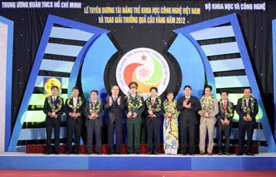 越南青年科技英才表彰仪式在河内举行 - ảnh 1