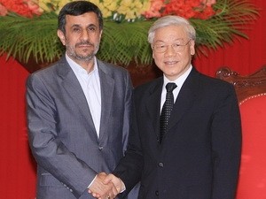 越南党、政府和国会领导人会见伊朗总统艾哈迈迪-内贾德 - ảnh 1