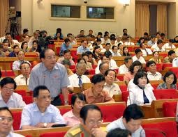 越南13届国会4次会议继续讨论对任职人员进行信任调查和信任投票问题 - ảnh 1