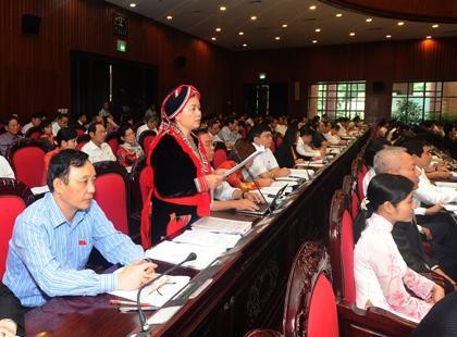 越南13届国会4次会议12日举行质询活动 - ảnh 1