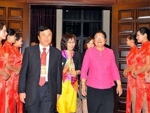 2012年越中人民友好大联欢活动开幕 - ảnh 1