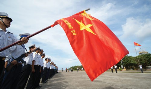 越南国家博物馆接受有关越南对黄沙和长沙群岛主权的资料 - ảnh 1