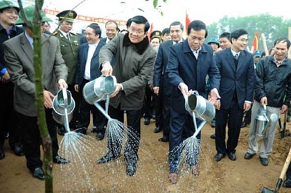 越南国家主席张晋创出席全国新春植树节启动仪式 - ảnh 1