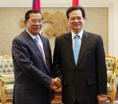阮晋勇分别会见老挝和柬埔寨领导人 - ảnh 2