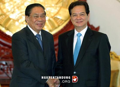 阮晋勇分别会见老挝和柬埔寨领导人 - ảnh 1