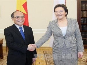 越南国会主席阮生雄访问波兰 - ảnh 1