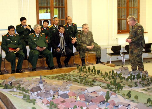 越南高级军事代表团访问德国 - ảnh 2