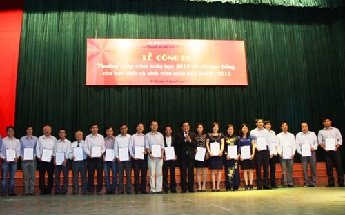 越南有关部门向数学专业学生颁发奖学金 - ảnh 1