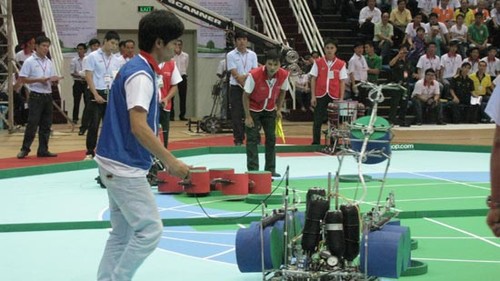 2013越南大学生机器人大赛决赛举行 - ảnh 1