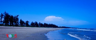 越中边境美丽安静的茶古海滩 - ảnh 1