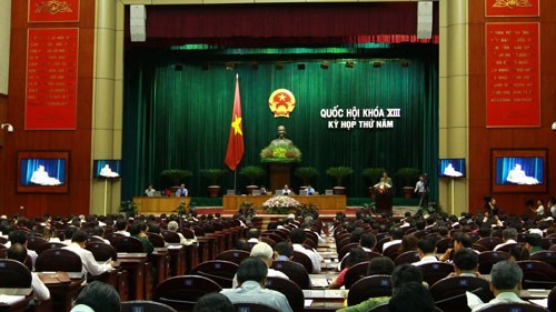 越南13届国会5次会议讨论2011年国家财政决算 - ảnh 1