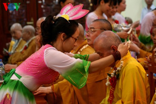 从佛诞节看越南宗教自由 - ảnh 4