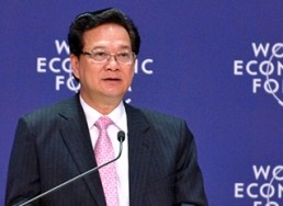  越南政府总理阮晋勇出席2013年世界经济论坛东亚峰会 - ảnh 1