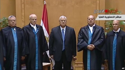 埃及：临时总统上任后的最新局势 - ảnh 1
