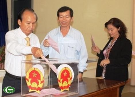 岘港市第8届人民议会第7次会议开展信任调查  - ảnh 1