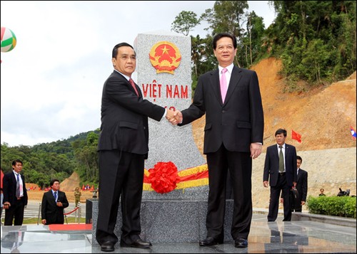 越南和老挝完成现代化、永久界碑系统竖立工作 - ảnh 1