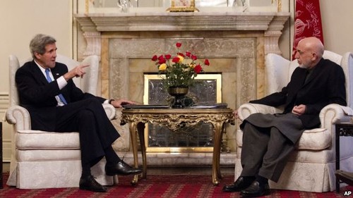 美国国务卿克里突访阿富汗 - ảnh 1