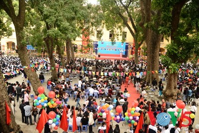 全国各地纷纷举行活动庆祝越南教师节 - ảnh 1