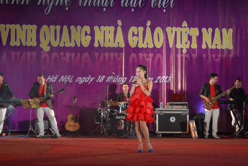 长沙岛县和全国各地纷纷举行11.20越南教师节庆祝活动 - ảnh 6
