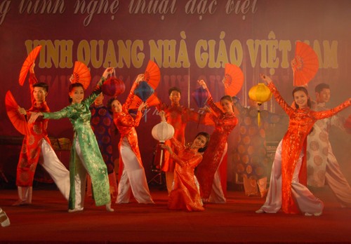 长沙岛县和全国各地纷纷举行11.20越南教师节庆祝活动 - ảnh 7