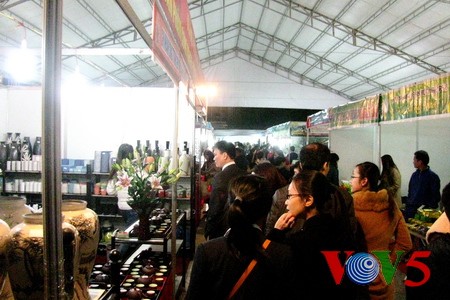 越中国际商贸·旅游博览会——两国边境贸易的桥梁 - ảnh 2