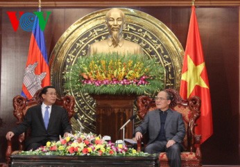 越南党和国家领导人会见柬埔寨首相洪森 - ảnh 3