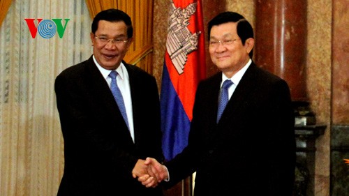 越南党和国家领导人会见柬埔寨首相洪森 - ảnh 2